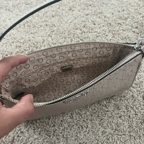 Very light pink/ neutral crossbody and shoulder bag Guess bag - Picture 8 of 11